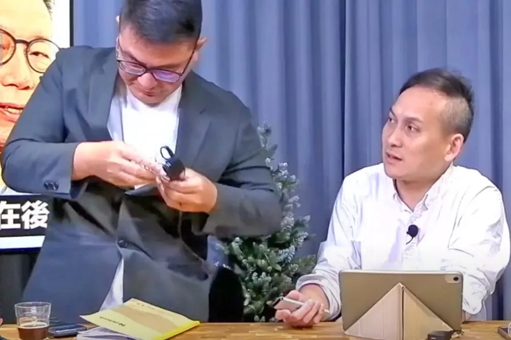 黃揚明為「朱立倫挪1.8億至基金會」槓上葉元之　拔麥走人怒嗆：不錄了！