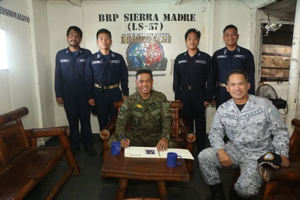 【有片】突破中國海警封鎖　菲國武裝部隊高層視察仁愛礁駐軍