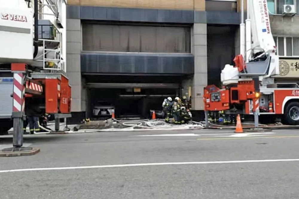 台北市環保局大樓火警「濃濃黑煙冒出」　3女一度受困