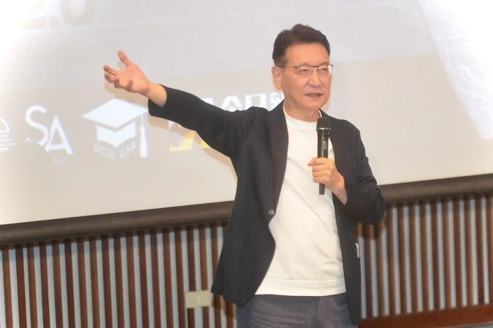 【搶攻學生票】副總統辯論用英文？ 　趙少康笑回：是選美國還是中華民國正副總統