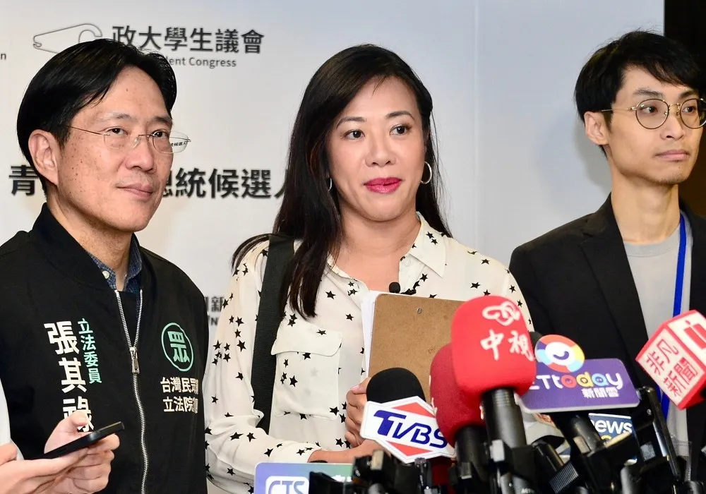 【搶攻學生票】與政大學生座談前　吳欣盈兩度口誤稱外交部是「斷交部」　