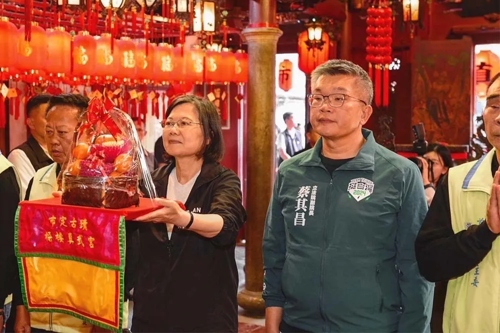 蔡英文台中輔選高呼支持「英德美」　喊：讓蔡其昌當史上最年輕立法院長