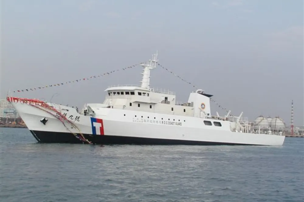 海巡署「巡護9號」澎湖外海撞擊貨輪　船頭破洞返高雄檢修