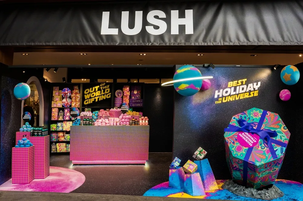 聖誕節交換禮物推薦！LUSH 冬季快閃店「LUSHIVERSE 嵐舒宇宙」繽紛登場