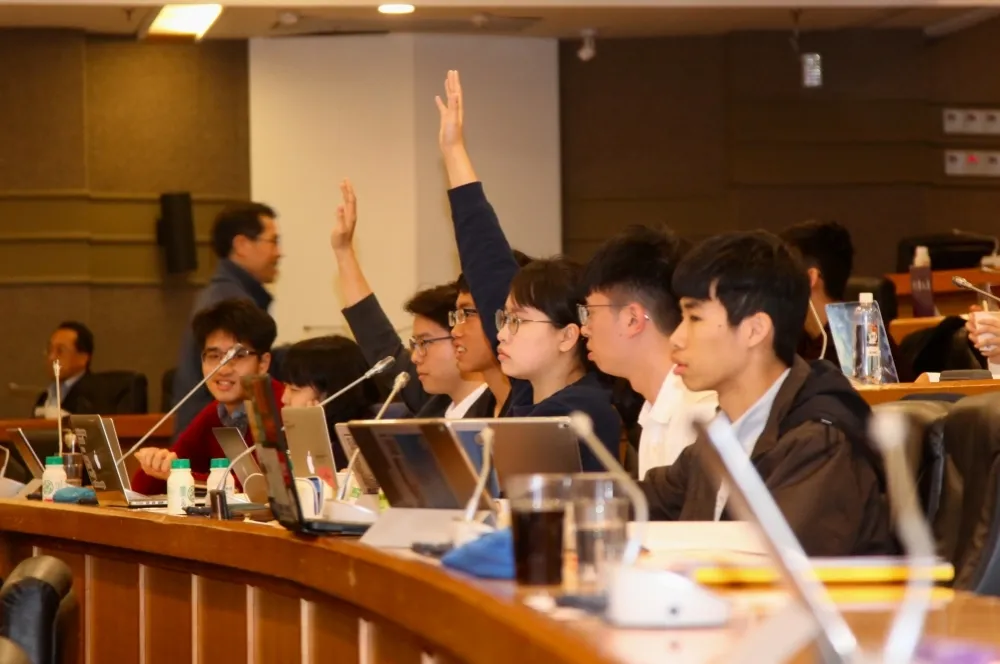 真鬱卒！大學生憂鬱傾向上升至25.5%　 大三壓力爆棚
