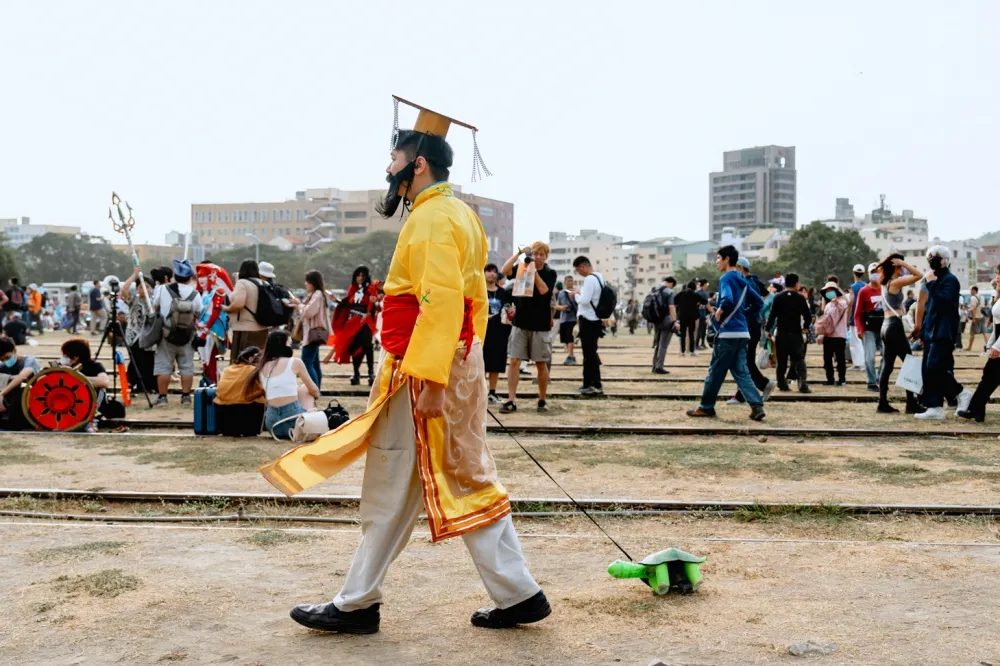 「帝王行人」真人版登駁二動漫祭　網笑翻讚：Cosplay金賞