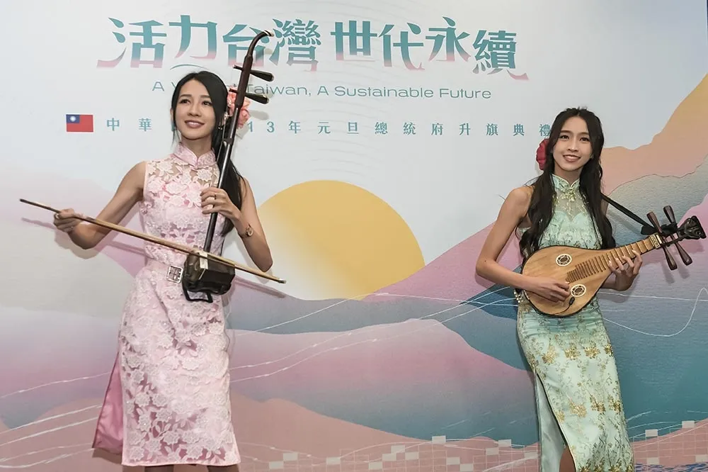 元旦總統府升旗典禮　防疫女神、十大傑出青年領唱國歌