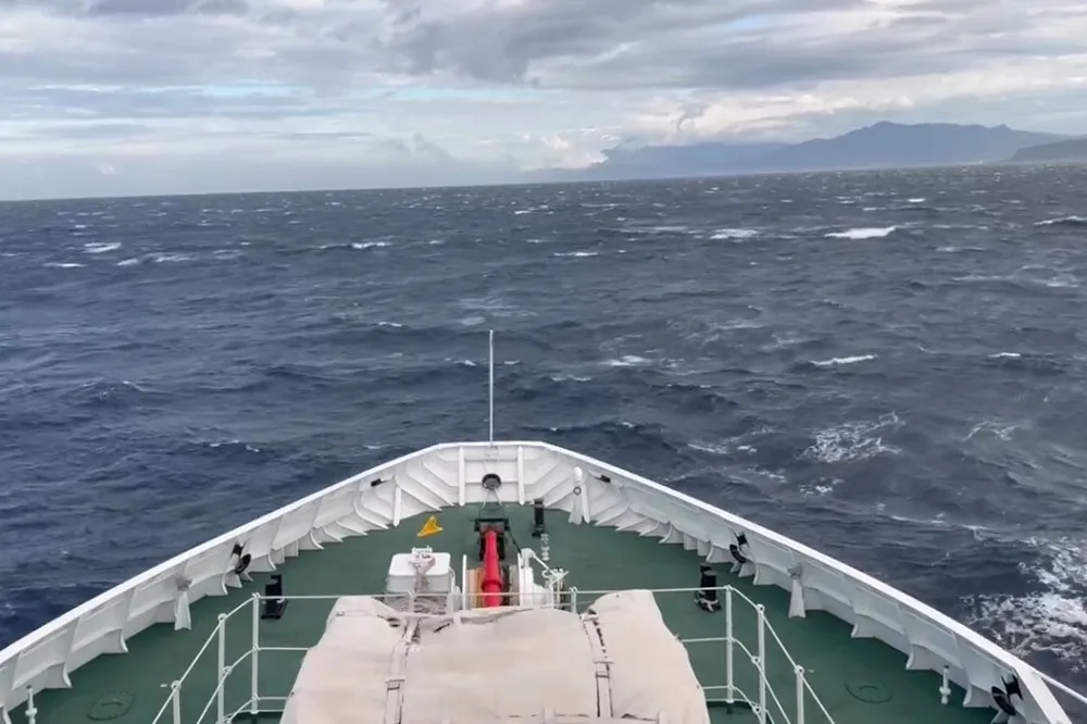 【不斷更新】天候惡劣！海虎潛艦3官兵落海持續搜救　「安全索撕裂」導致意外