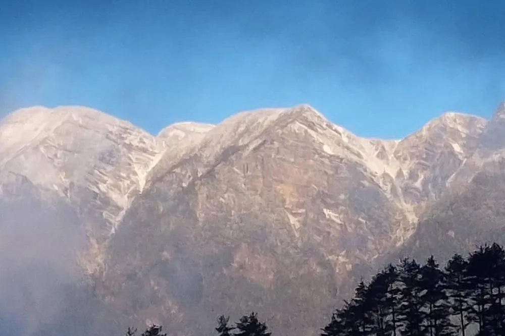 寒流發威高山降雪　雪山主峰、聖稜線「白茫茫一片」超美