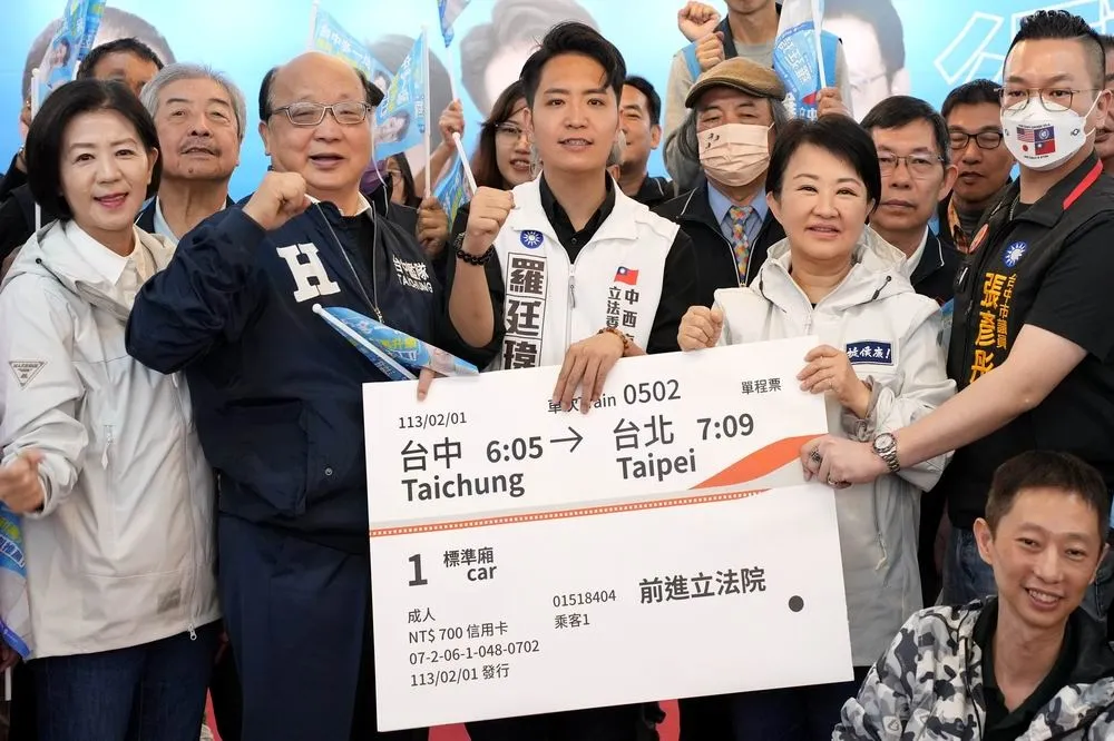 台中市中六選區藍綠年輕議員對決火花四射　最新民調羅廷瑋小勝
