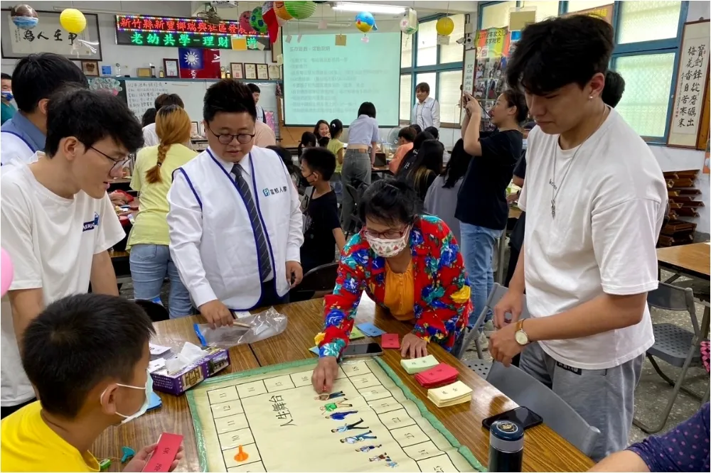 富邦人壽擴大保險影響力　CSR X USR共與全台72校系守護在地　攜手學子走進偏鄉與社區