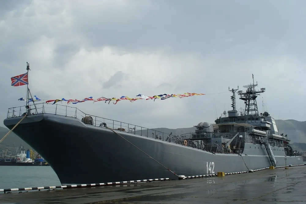 【有片】克里姆林宮認了　大型登陸艦遭烏克蘭攻擊受損