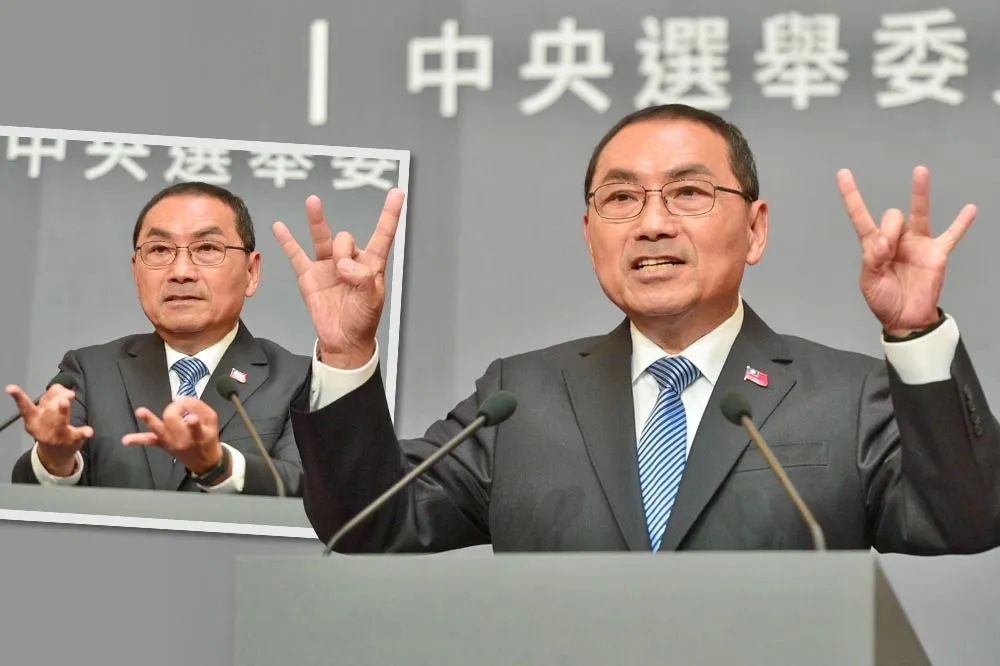 侯友宜政見會比「喜樂」手勢　網友調侃：這是蜘蛛俠吧？　