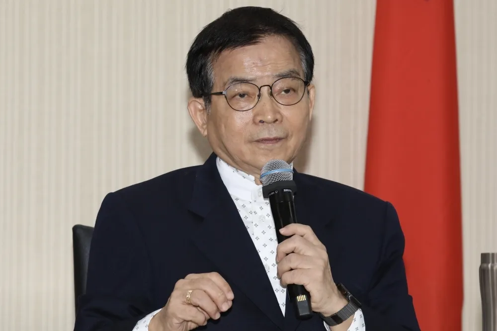 台大畢業證書刪民國紀年惹議　賴士葆諷陳文章：像忠貞的執政黨員