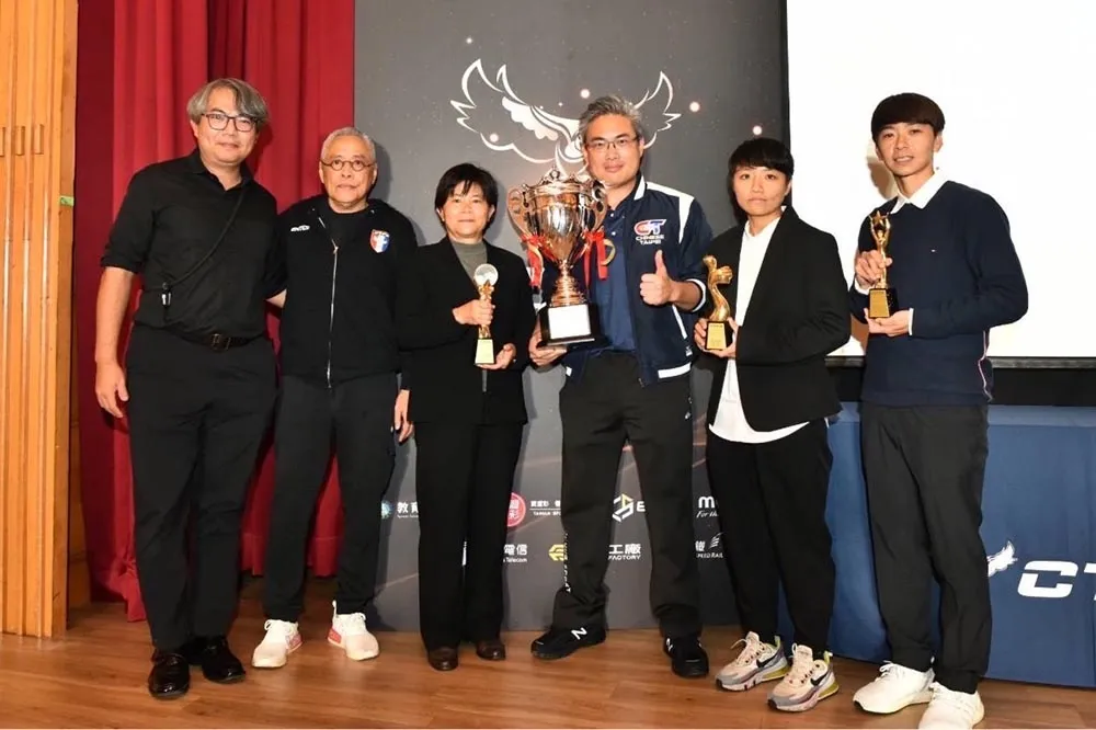 台中藍鯨女足稱霸全國　囊括最佳教練、金手套、選手獎