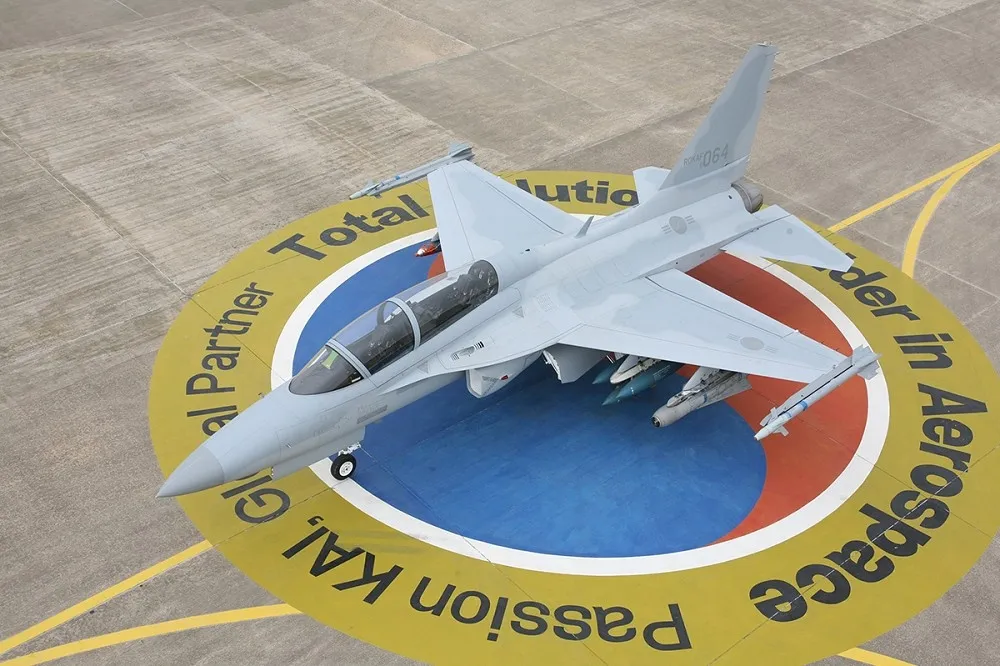 【有片】南韓首架TA-50 Blk2戰鬥教練機交機　提升夜戰與對地攻擊訓練能量