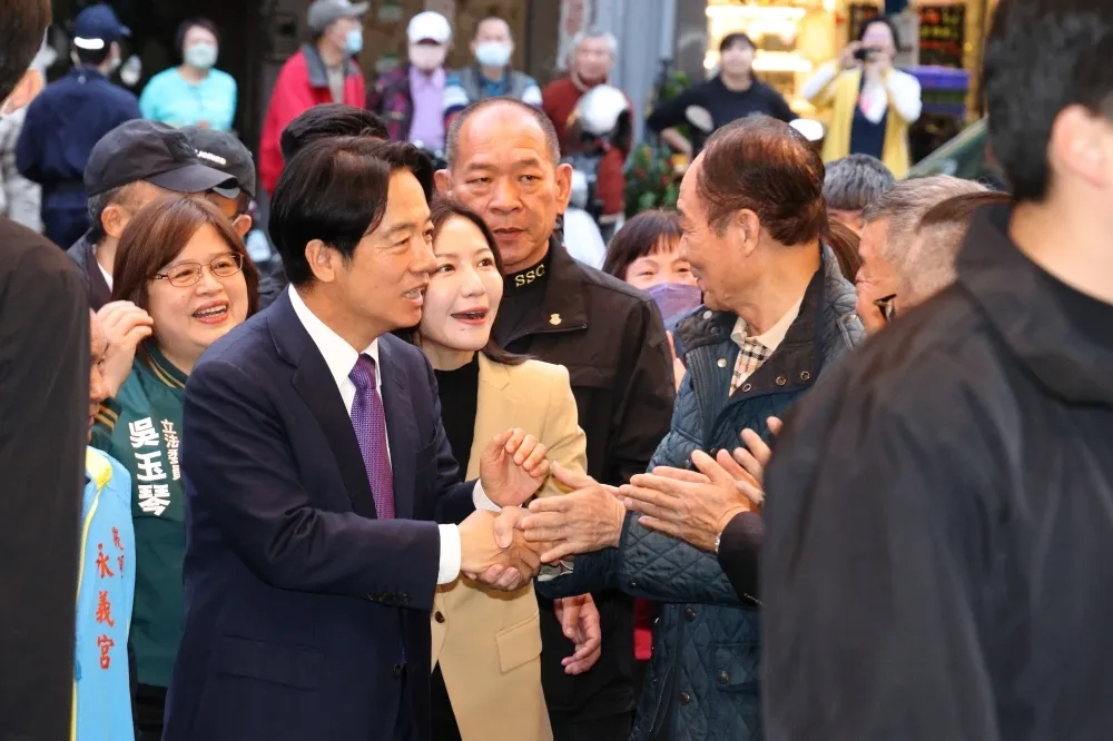 賴清德被支持者強吻　國安局下令強化維安間距