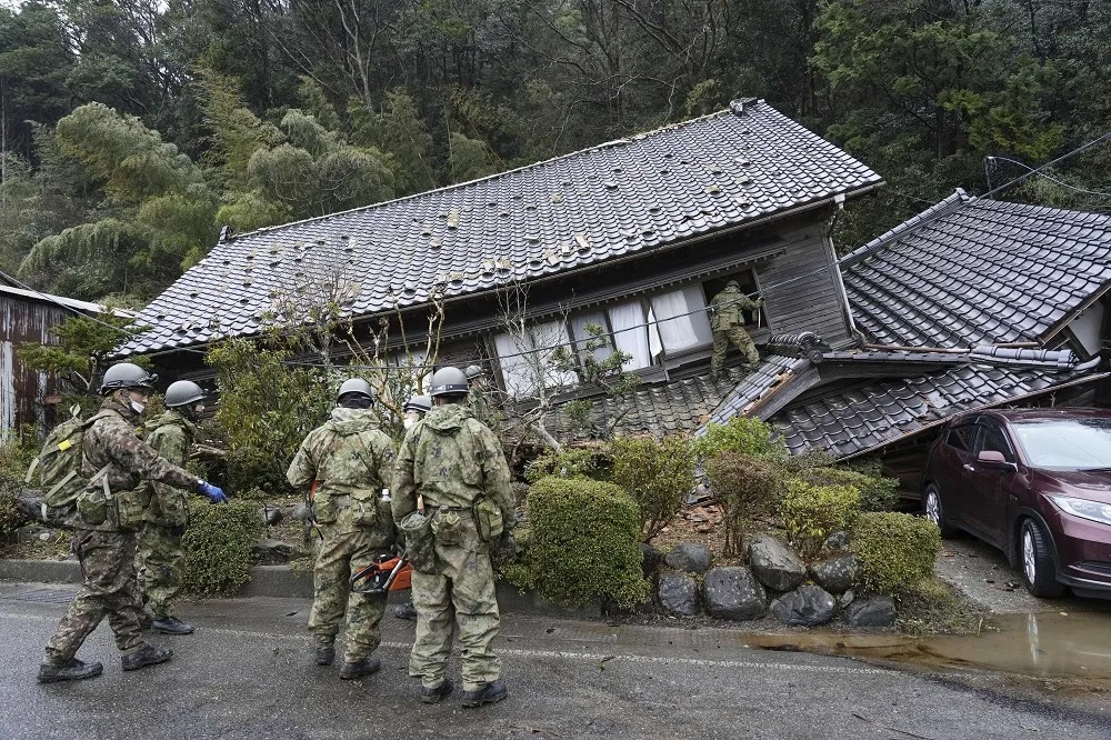 日本強震黃金72小時將屆　自衛隊搜救人力倍增、罹難者增至73人