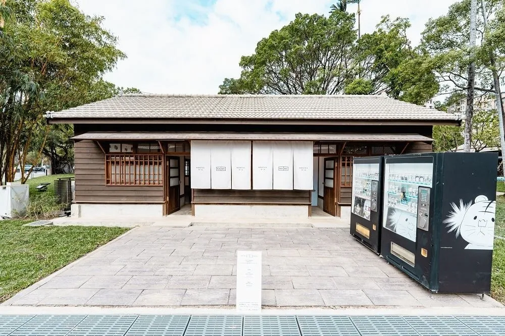 國漫館落腳台中！謝東霖《神明便利商店》變身自動販賣機　戶外「鏡湖」超好拍