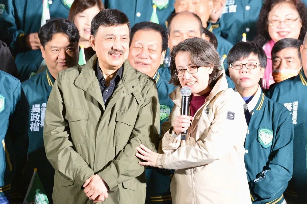 綠營里長上午同台侯、晚上喊支持賴　議員柳采葳批：台灣民主開倒車