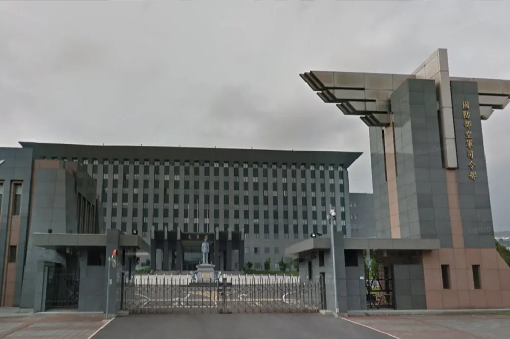 空軍共諜案滲透地下錢莊法院更裁　3官兵收押1人請回