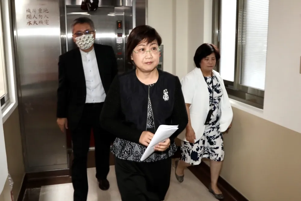僑委會女官員控性騷吃案考績被打丙　徐佳青：不是我一個人決定的