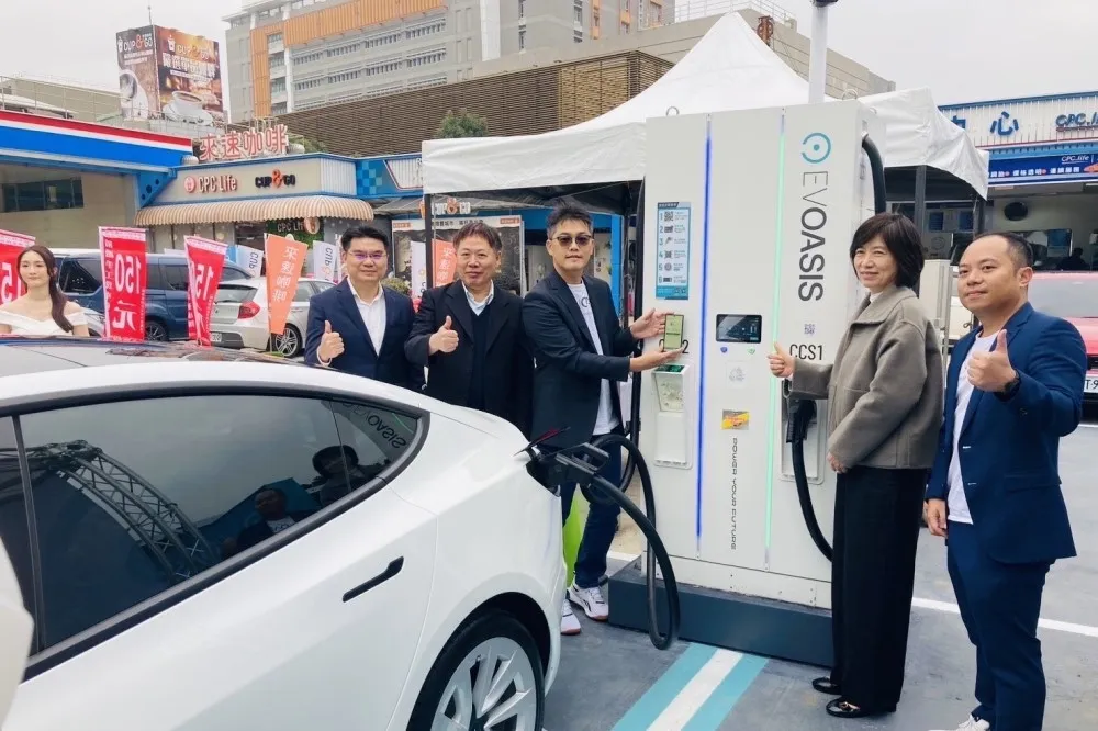 電動車趨勢來臨！中油攜手 EVOASIS 提供充電服務　盼 2025 年完成 28 站 80 槍
