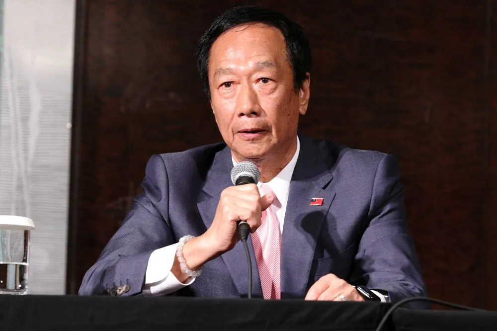 挺郭派「戰狼」周典論女兒曝郭台銘曾致電　「支持柯文哲就是保送賴清德」