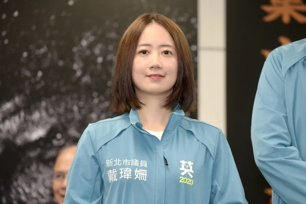 侯友宜、柯文哲官方LINE投票日掛號次標語　戴瑋姍批「違法宣傳擦邊球」