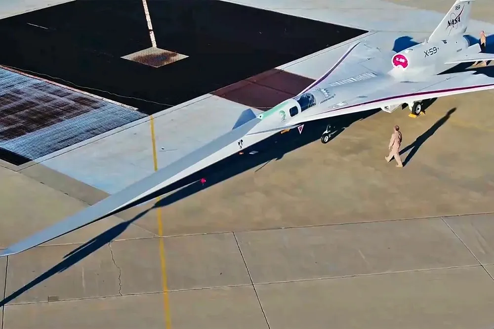 【有片】X-59靜音超音速飛機出廠亮相　超長機鼻讓音爆只有「汽車關門聲」