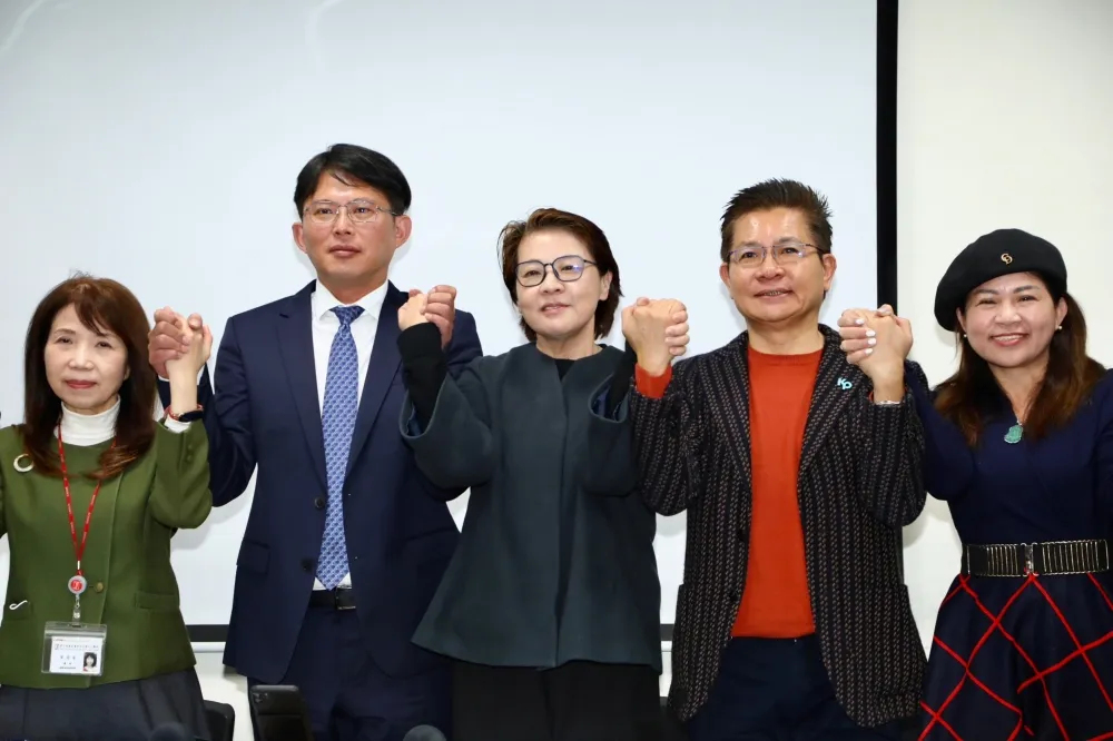 民眾黨8席成立院關鍵　黃珊珊「團進團出」投票
