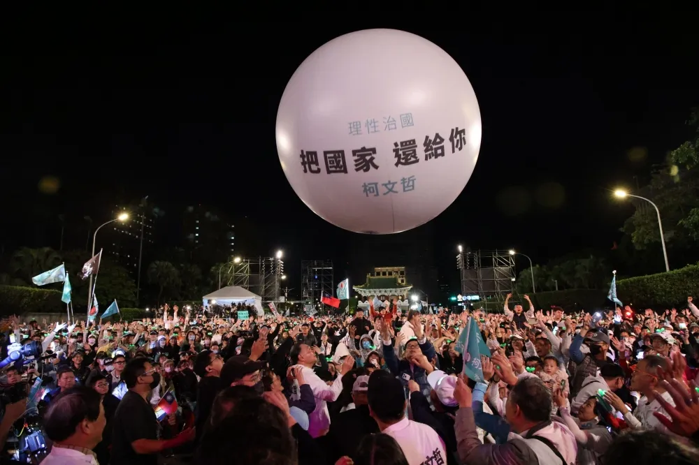 傳白營「小草證」入侵高中校園　柯文哲反嗆：常有反串陷害民眾黨