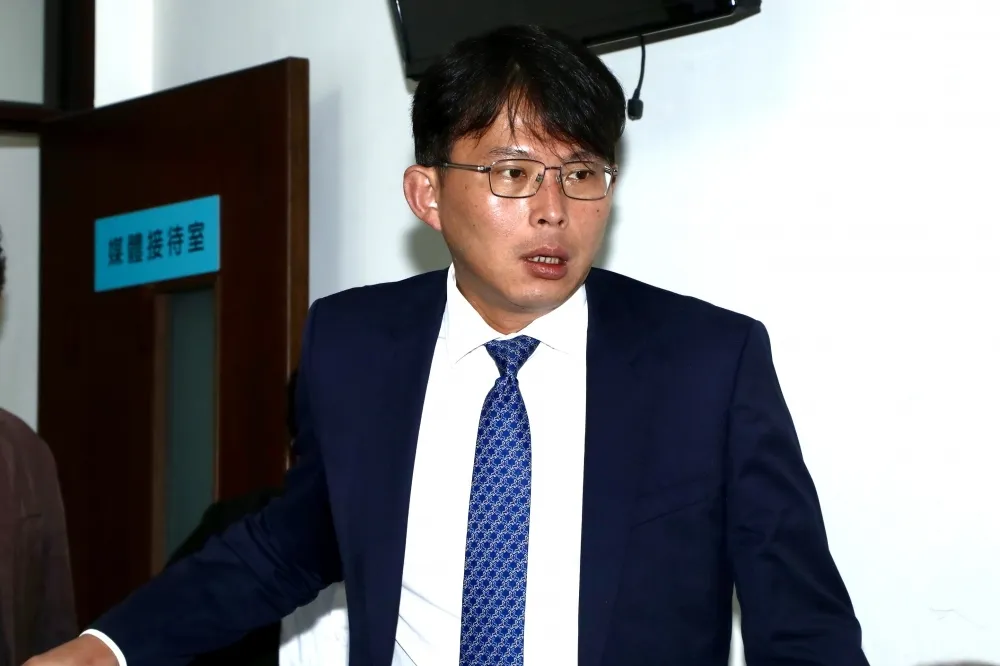 諷賴清德退出新潮流只是虛晃一招　黃國昌：該辭的是黨主席