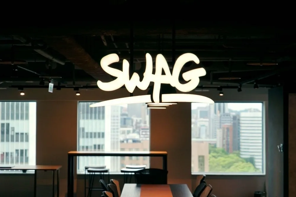 成人直播平台SWAG招工讀生「分類謎片」　時薪200元要看5萬部片