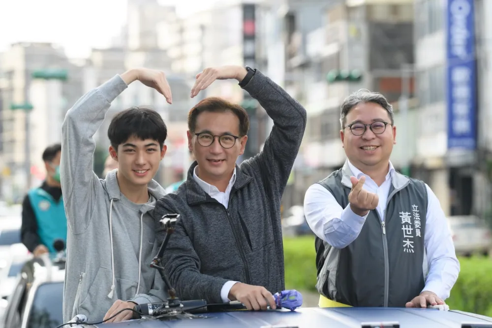 鄭運鵬落選後轉戰Threads平台　靠帥兒「德德」3天吸14萬粉絲
