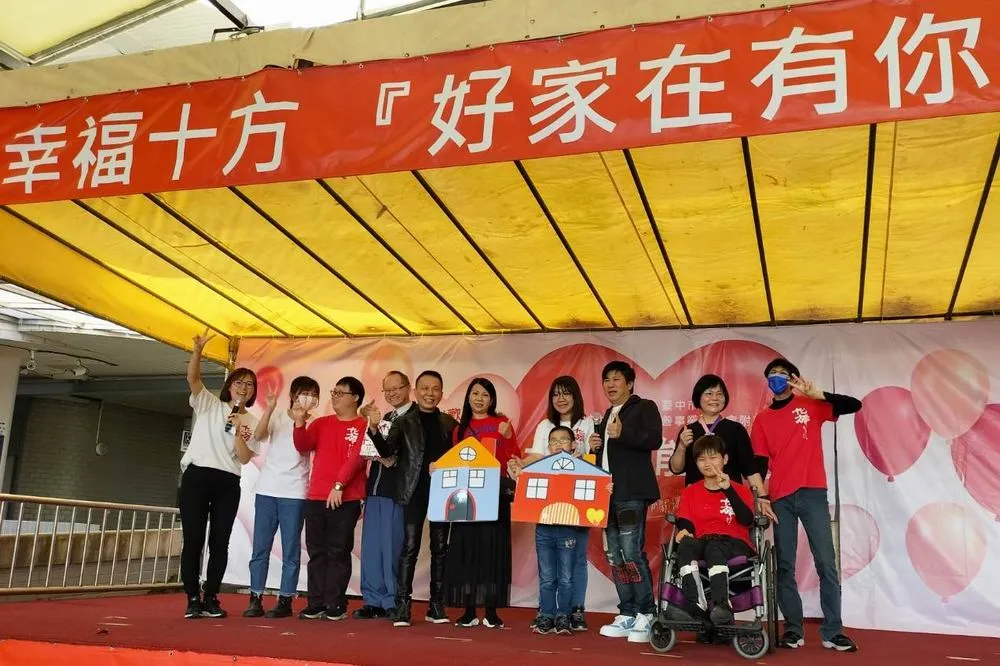 十方啟能榮譽校長胡瓜感謝「藍爸爸」當身障兒的靠山