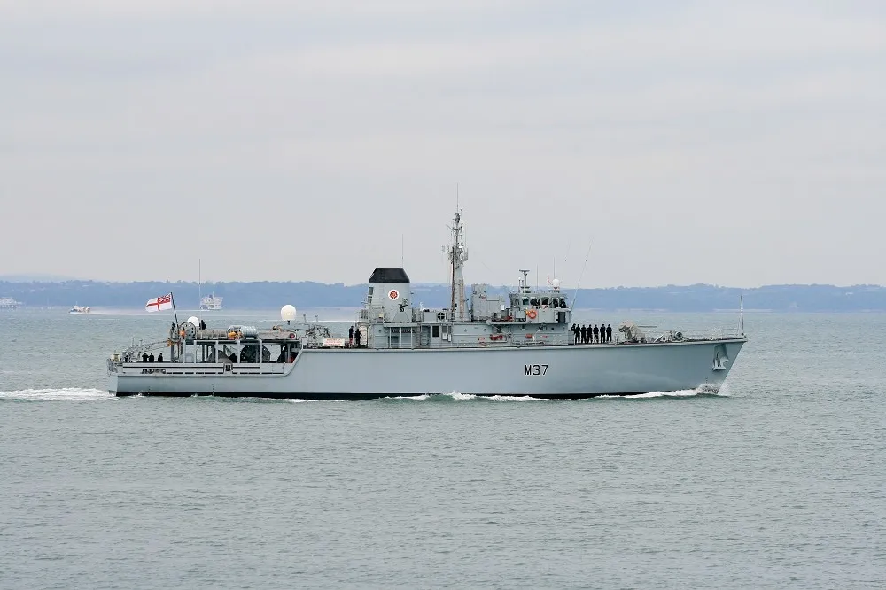 【有片】英國海軍掃雷艦中東出任務　先把自家軍艦撞破大洞