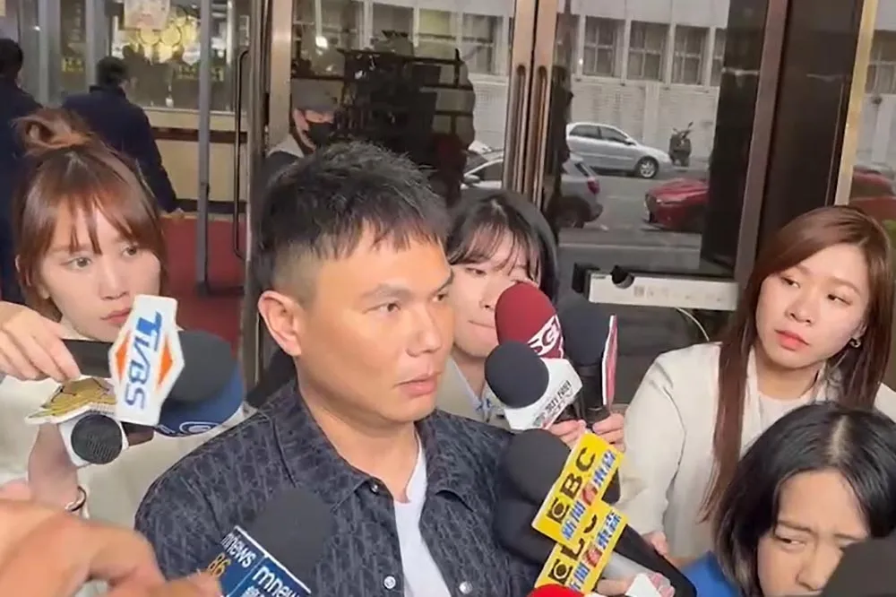 超哥臉書道歉卻暗諷Toyz「詐賭販毒狗」　不到2小時刪文