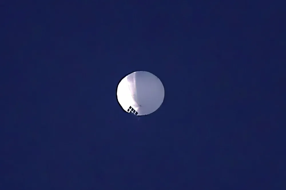 中國空飄氣球大亂竄！橫越南部上空抵東部防空識別區　基隆擦邊過