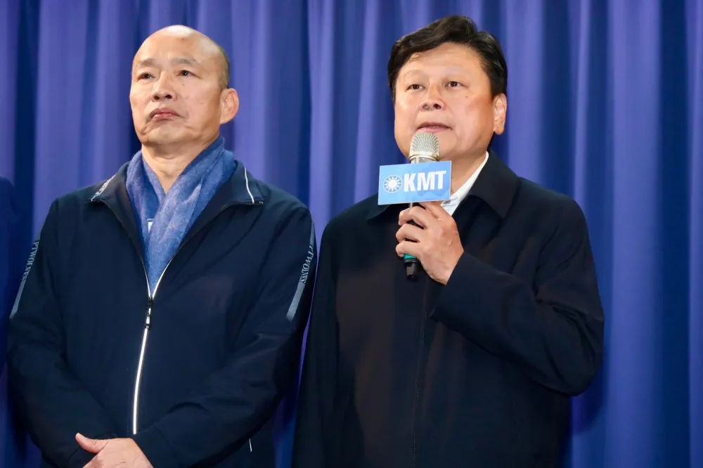 傅崐萁棄搶國會龍頭　拉韓江手高呼「兄弟是永遠的」