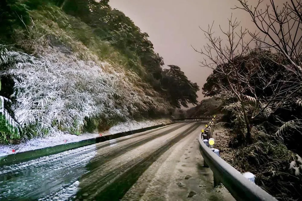 【陽明山追雪懶人包】交管啟動要掛雪鏈才能上山　管制範圍、規定、相關措施一次看懂