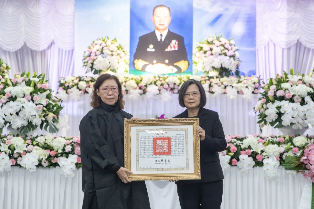 表彰劉和謙上將一生鞏固國防安全貢獻　蔡英文親頒褒揚令