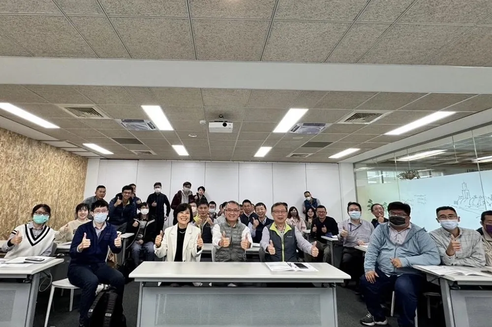 高雄淨零學院首開企業證照專班　產業大聯盟中油公司打頭陣