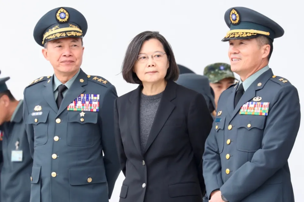 慰勞澎湖官兵勉打造精實國軍　蔡英文：國防預算6007億創新高