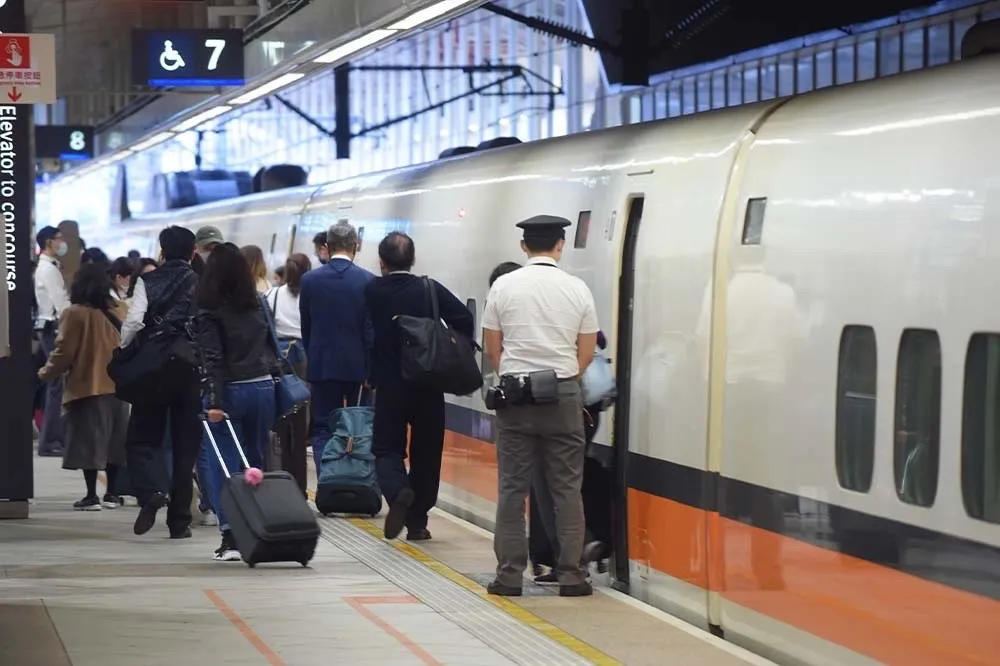 雙鐵春節疏運！高鐵加開461班次「車票賣逾7成」　台鐵日增1.2萬座位