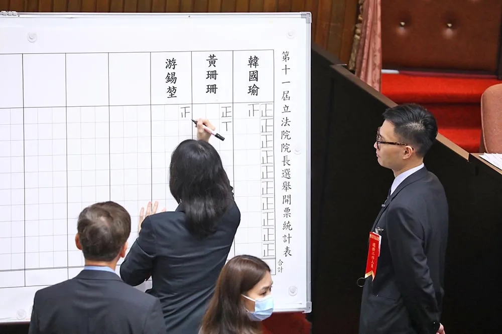 立法院長選舉第一輪沒人過半　民眾黨陳昭姿「凸槌」黃珊珊少1票