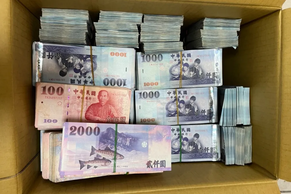 虛擬幣商「金牛百匯」涉跨國愛情詐騙　警逮18人查扣2600萬