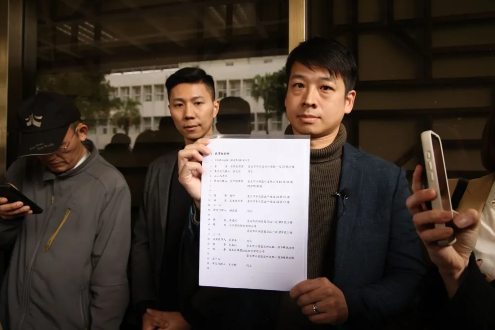 綠白「電話門」延燒！民眾黨赴法院提告　向吳崢和2記者各求償100萬