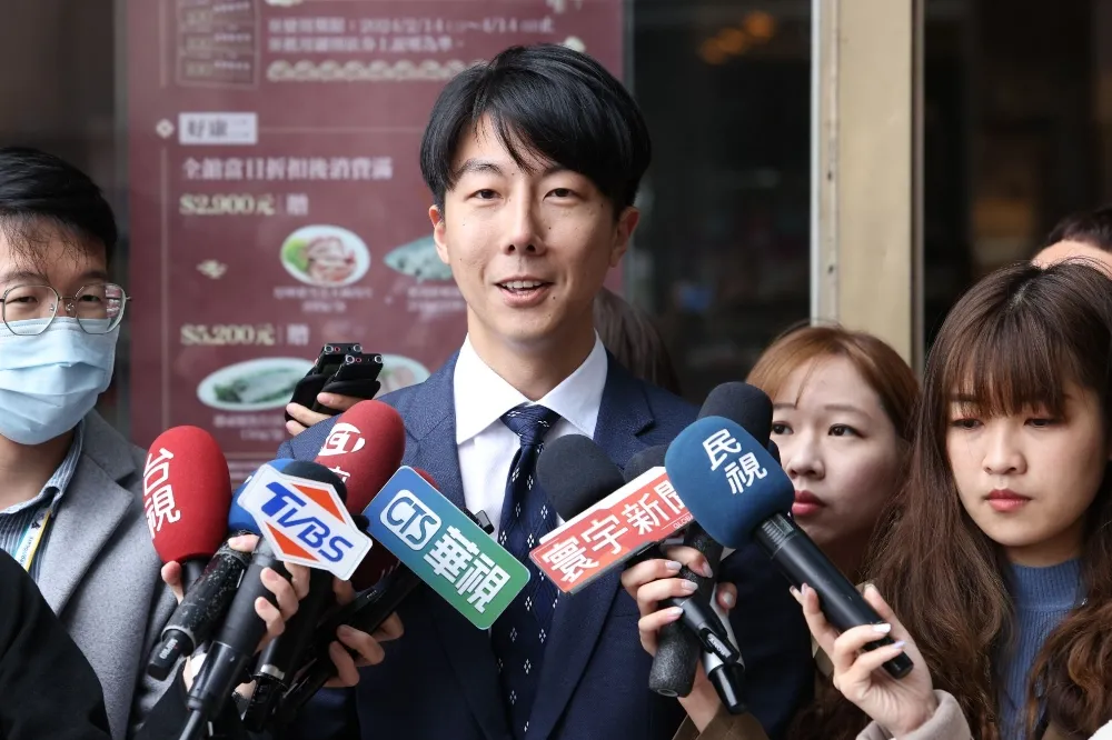 「存款只有75萬」卻遭民眾黨求償百萬　吳崢笑稱：輸了會破產