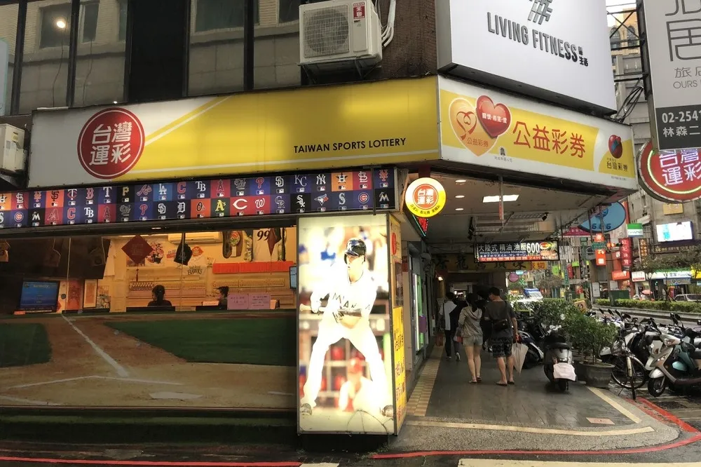 台中年輕老闆刮彩券中100萬元　佛心喊「分紅送員工」